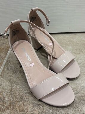 Steve Madden Girls Blush Patent Block Heel Sandals with Ankle Strap